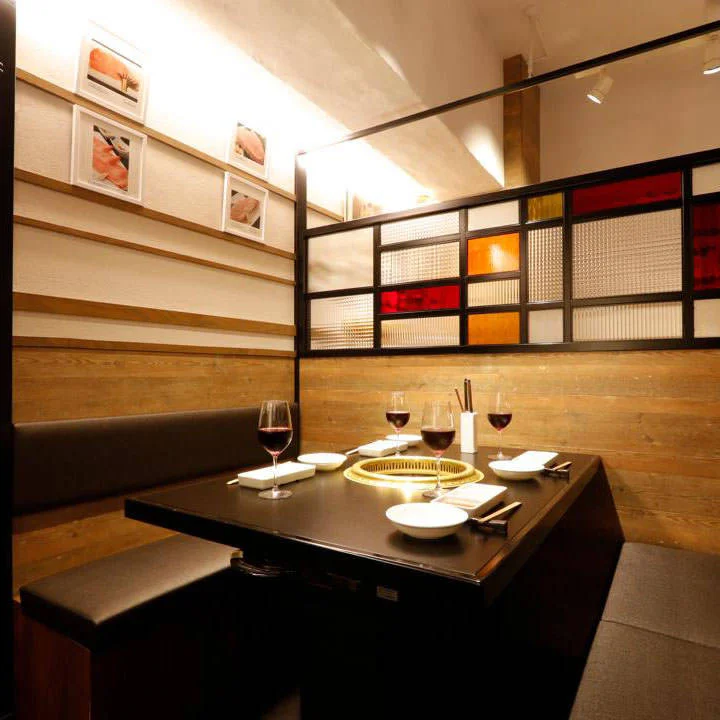Semi-private table seating divided by wooden screens